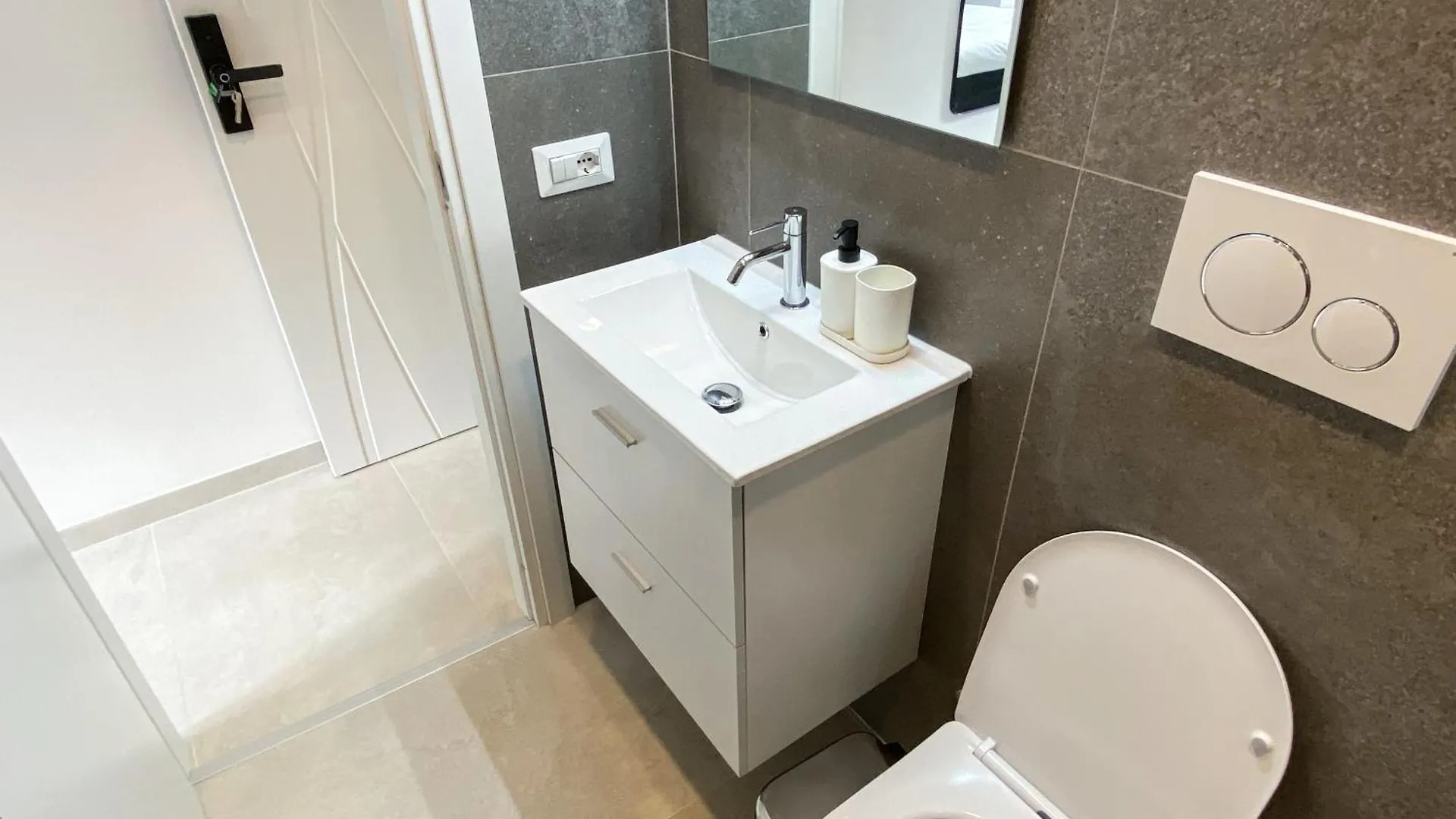 Casa Vittoria Apartment Rome Homestay